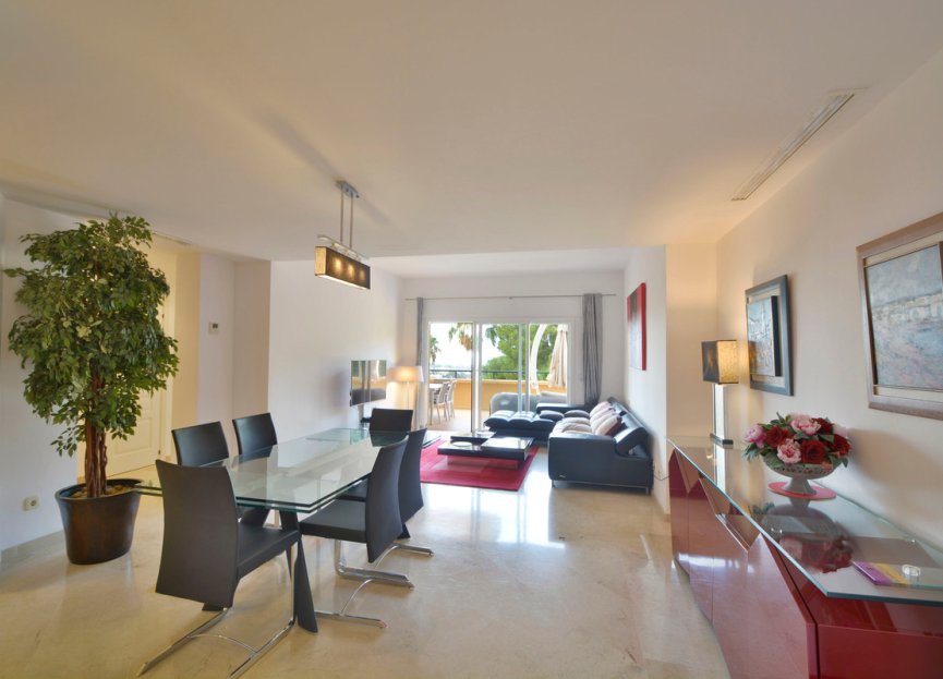 Resale - Apartment - Middle Floor Apartment - Marbella - Elviria