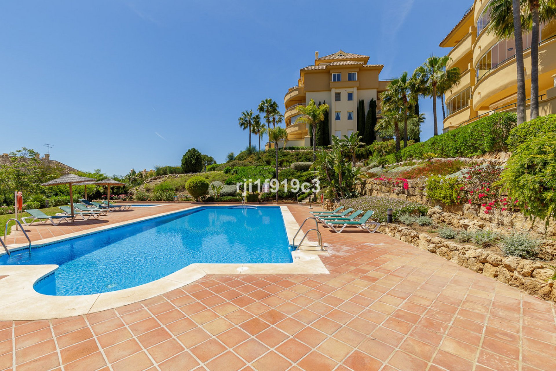 Resale - Apartment - Middle Floor Apartment - Marbella - Elviria