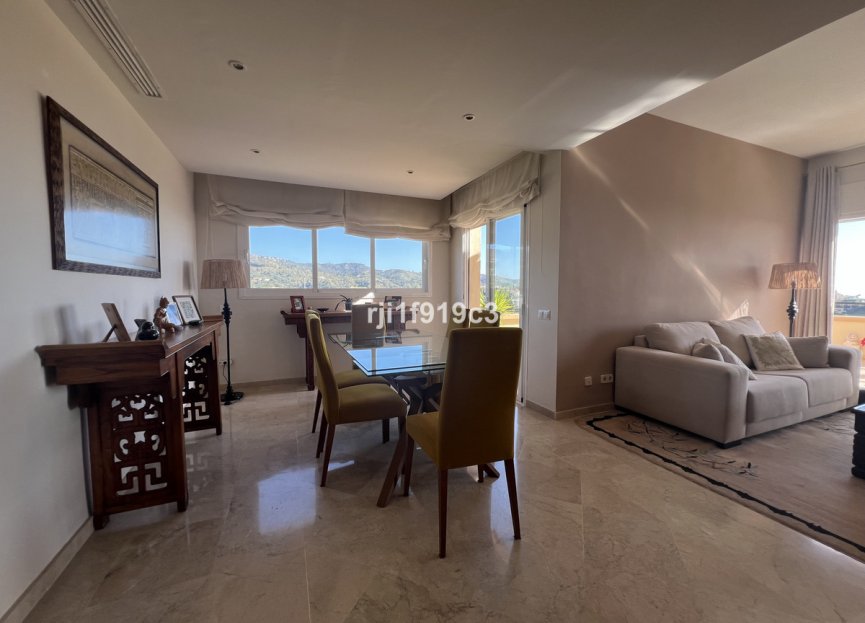 Resale - Apartment - Middle Floor Apartment - Marbella - Elviria