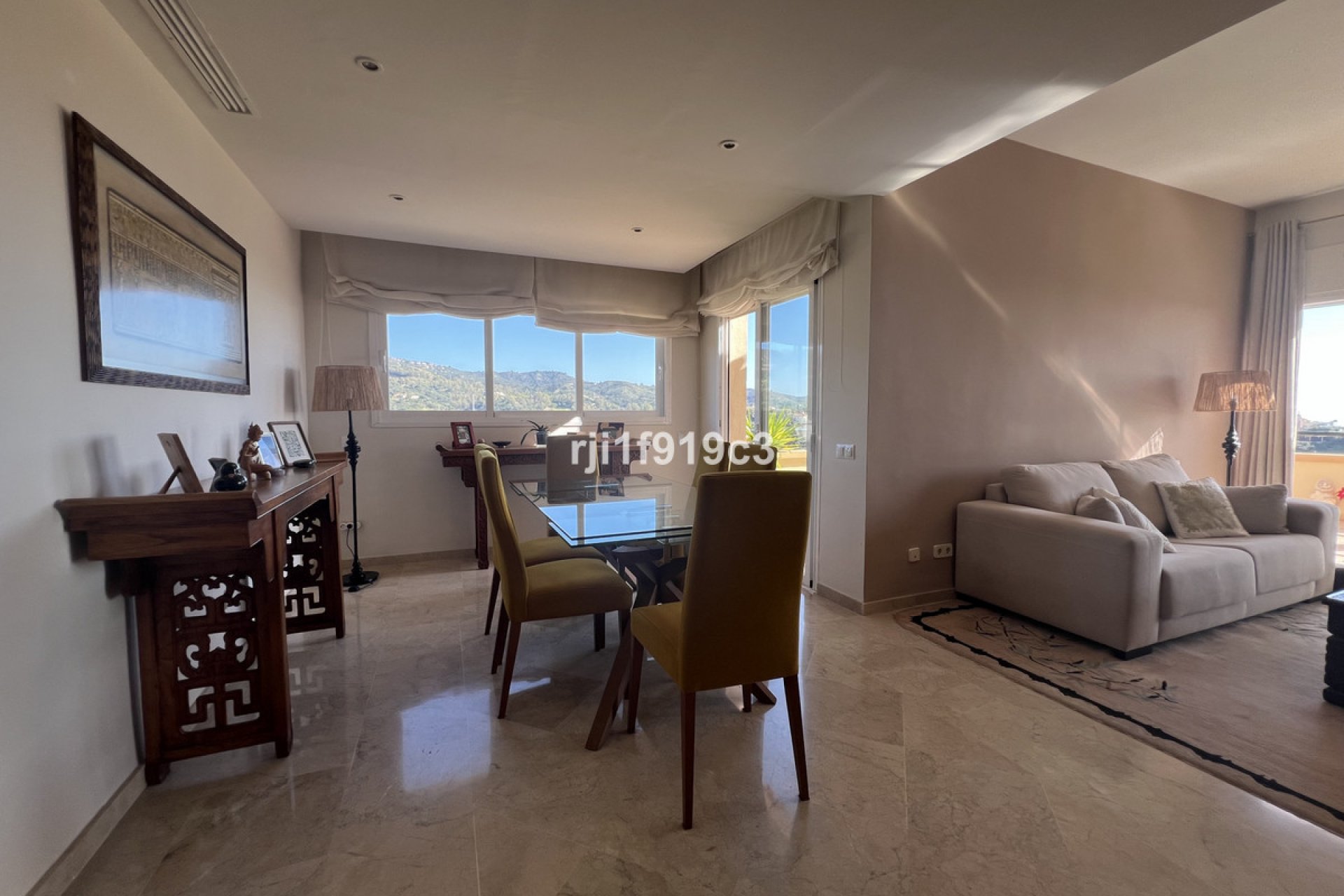 Resale - Apartment - Middle Floor Apartment - Marbella - Elviria