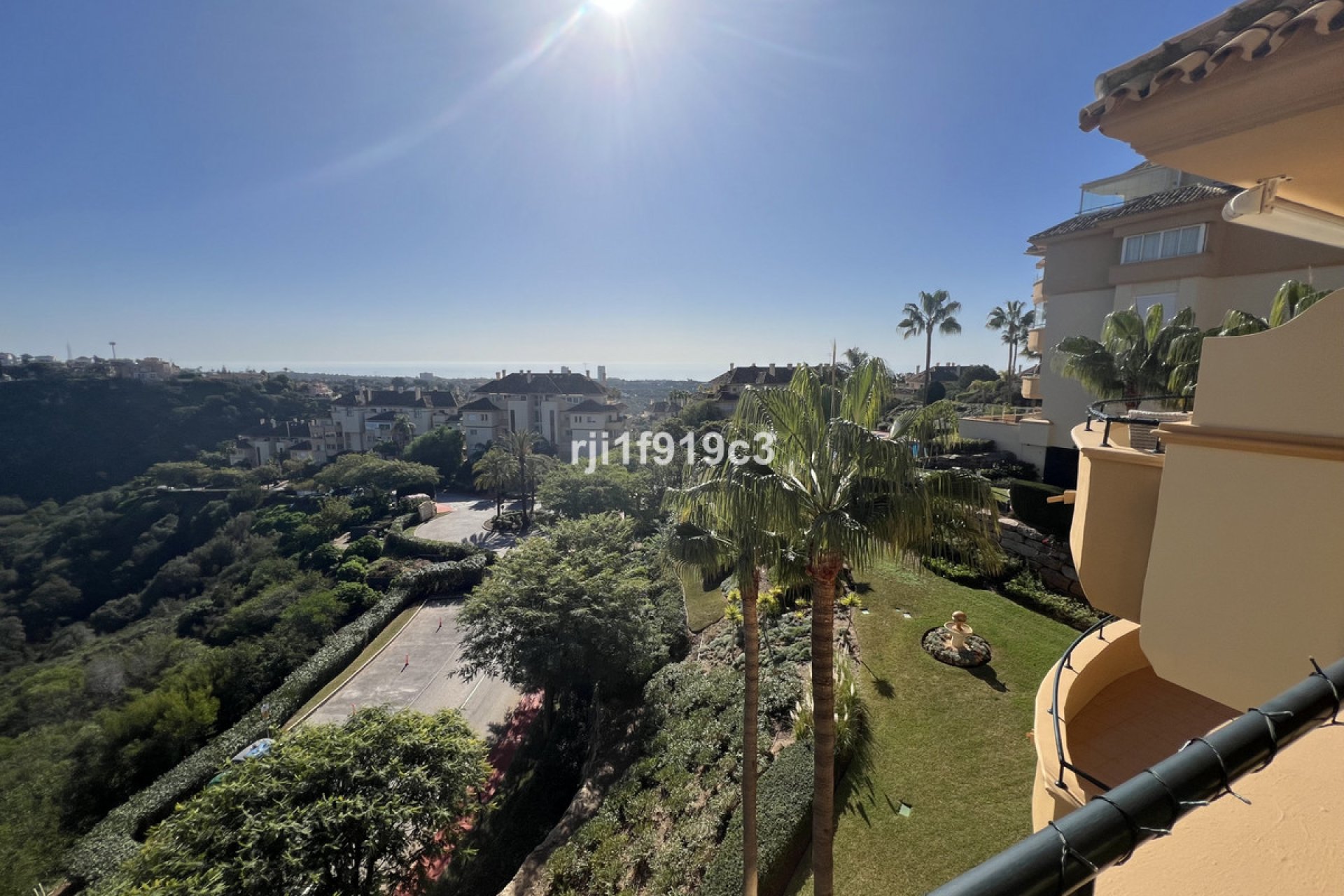 Resale - Apartment - Middle Floor Apartment - Marbella - Elviria