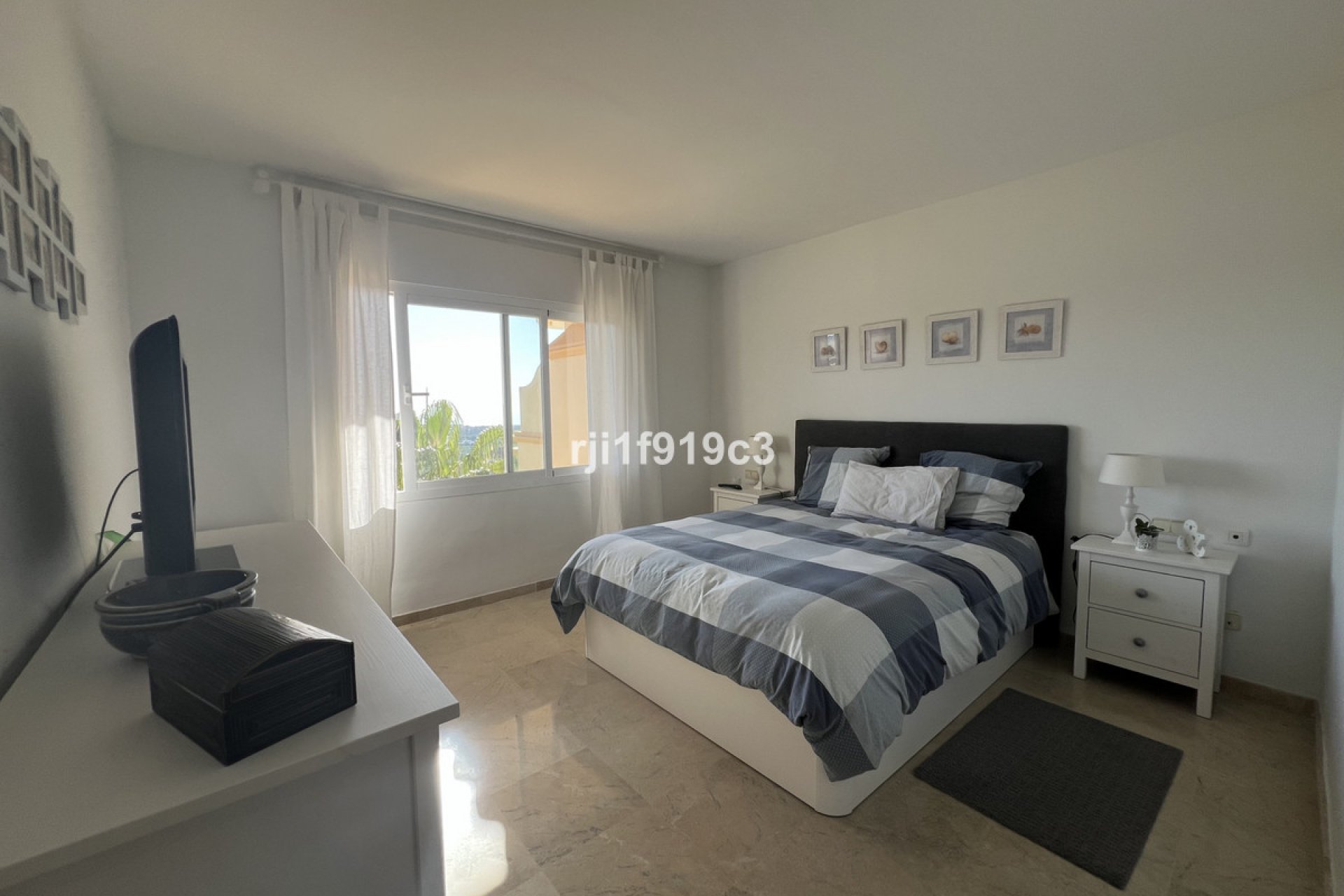 Resale - Apartment - Middle Floor Apartment - Marbella - Elviria