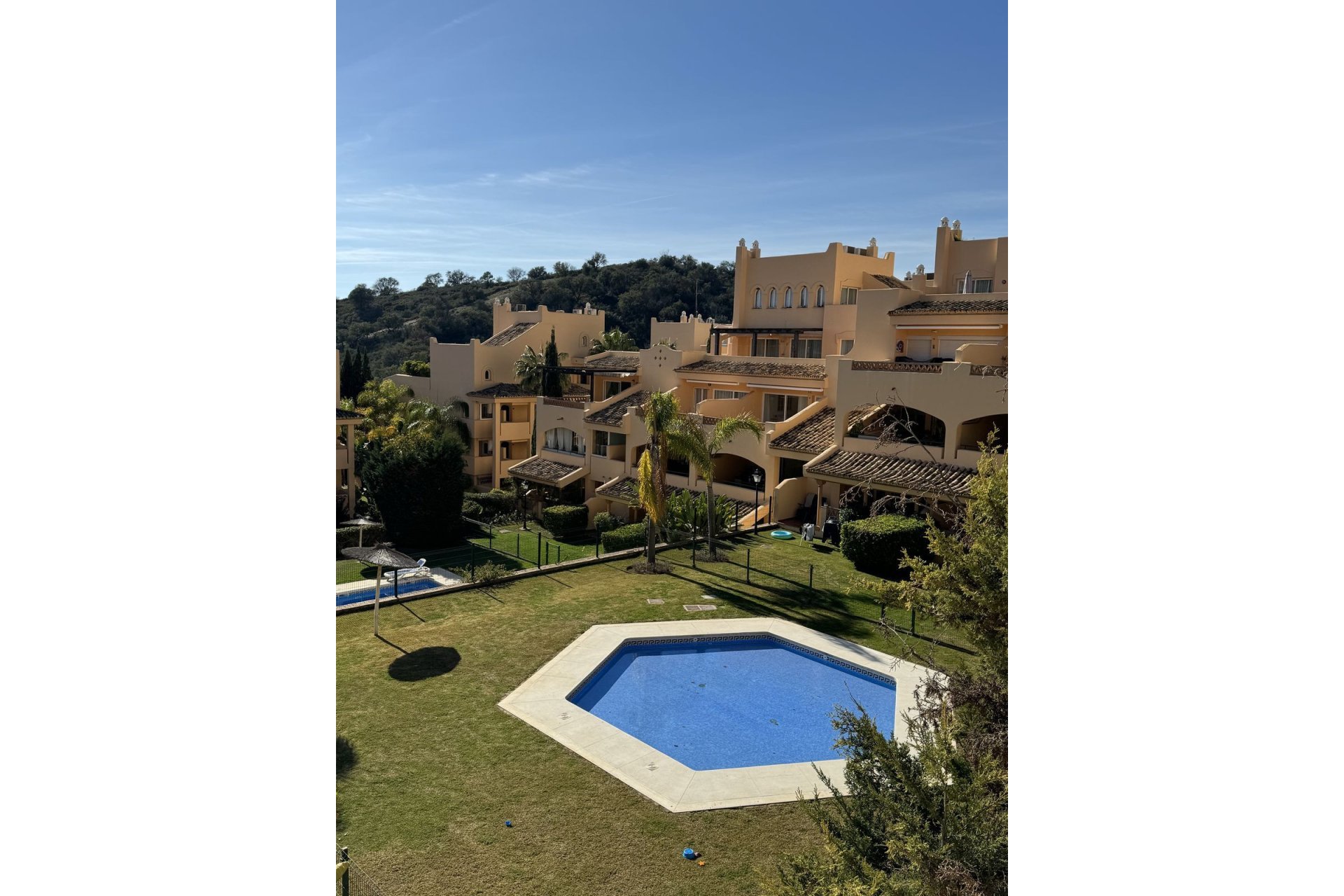 Resale - Apartment - Middle Floor Apartment - Marbella - Elviria