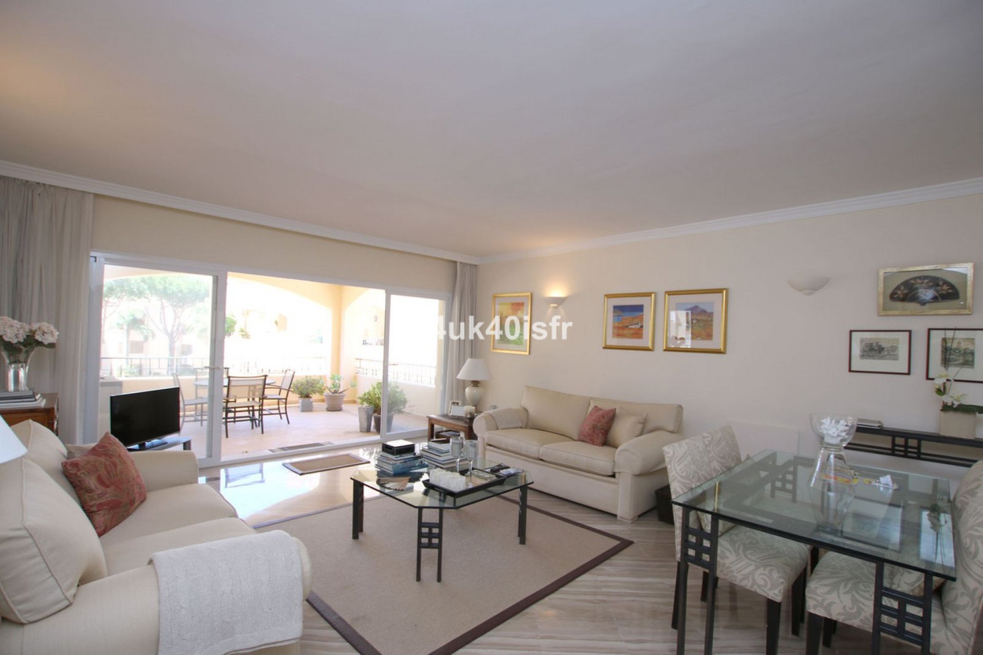 Resale - Apartment - Middle Floor Apartment - Marbella - Elviria