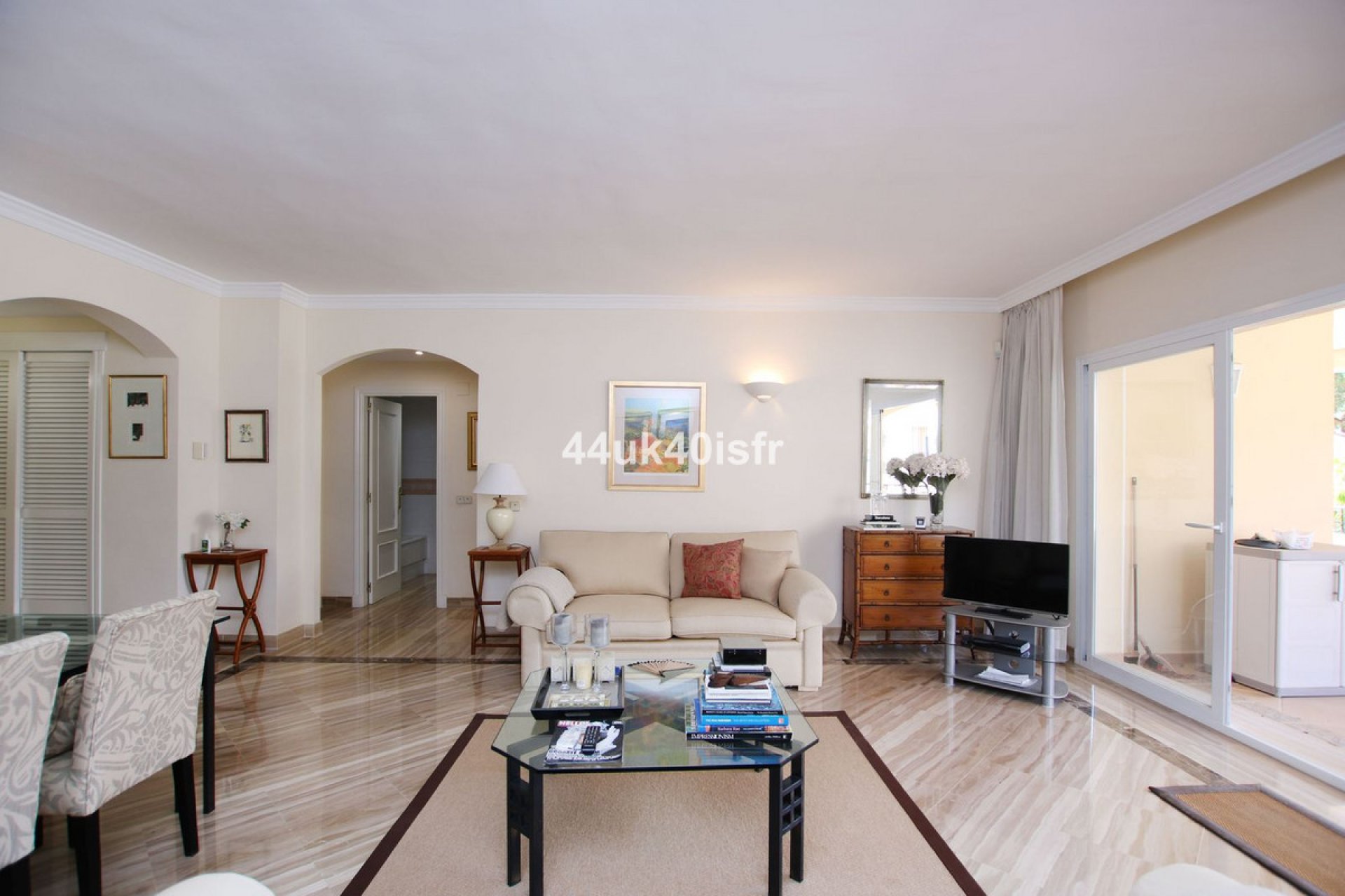 Resale - Apartment - Middle Floor Apartment - Marbella - Elviria