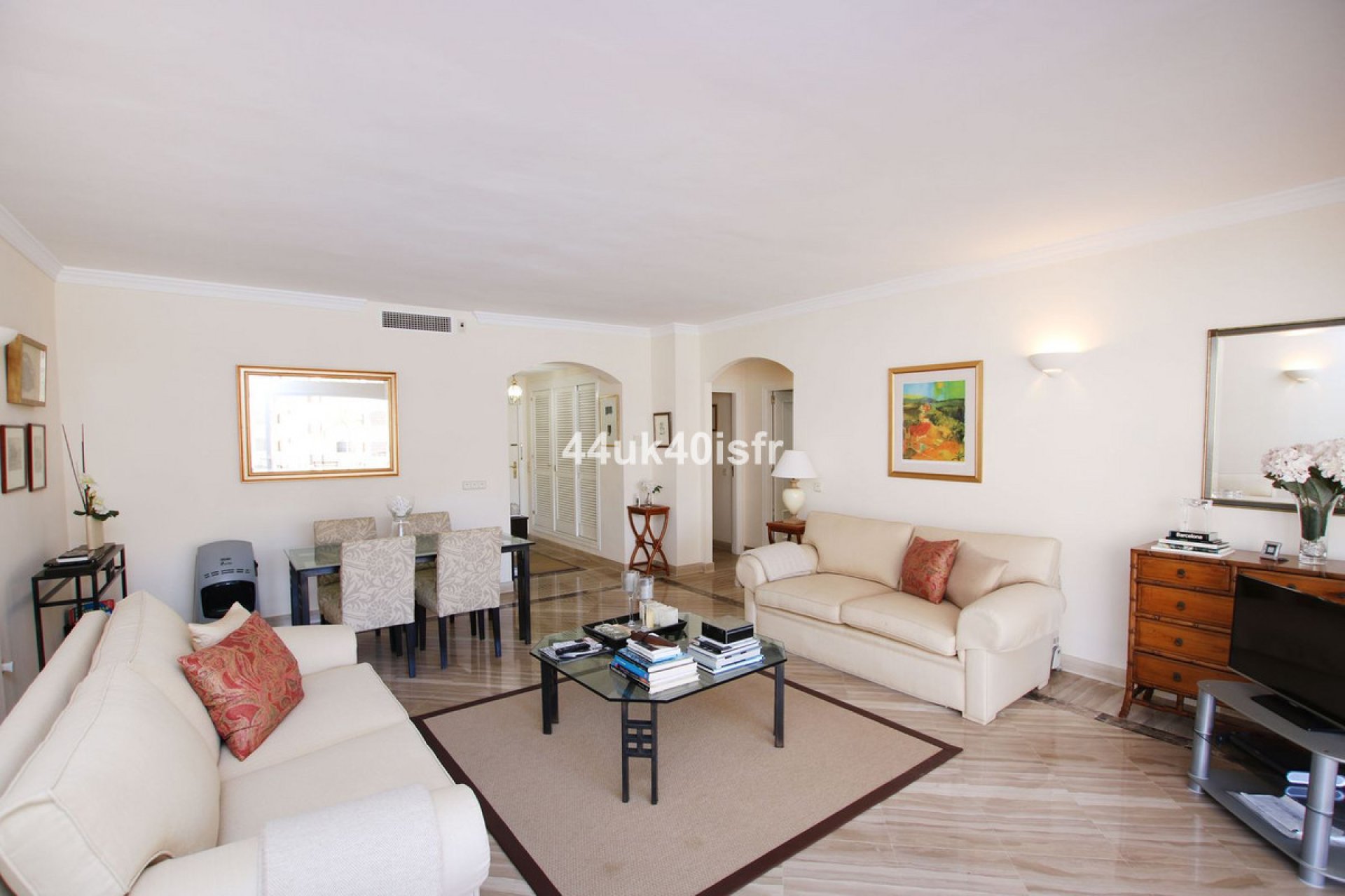 Resale - Apartment - Middle Floor Apartment - Marbella - Elviria