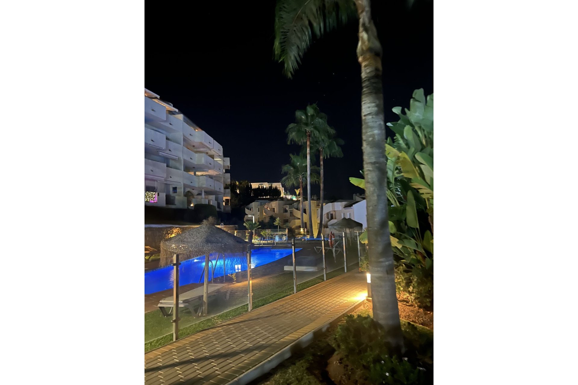 Resale - Apartment - Middle Floor Apartment - Marbella - Elviria