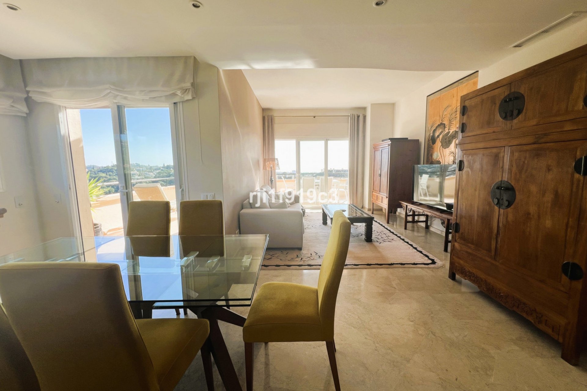 Resale - Apartment - Middle Floor Apartment - Marbella - Elviria