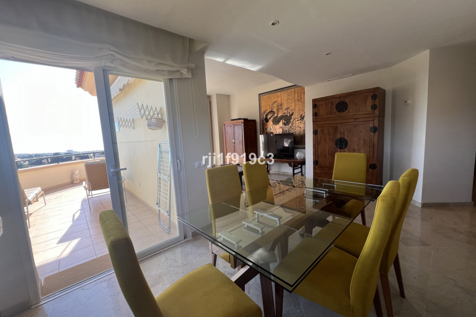 Resale - Apartment - Middle Floor Apartment - Marbella - Elviria