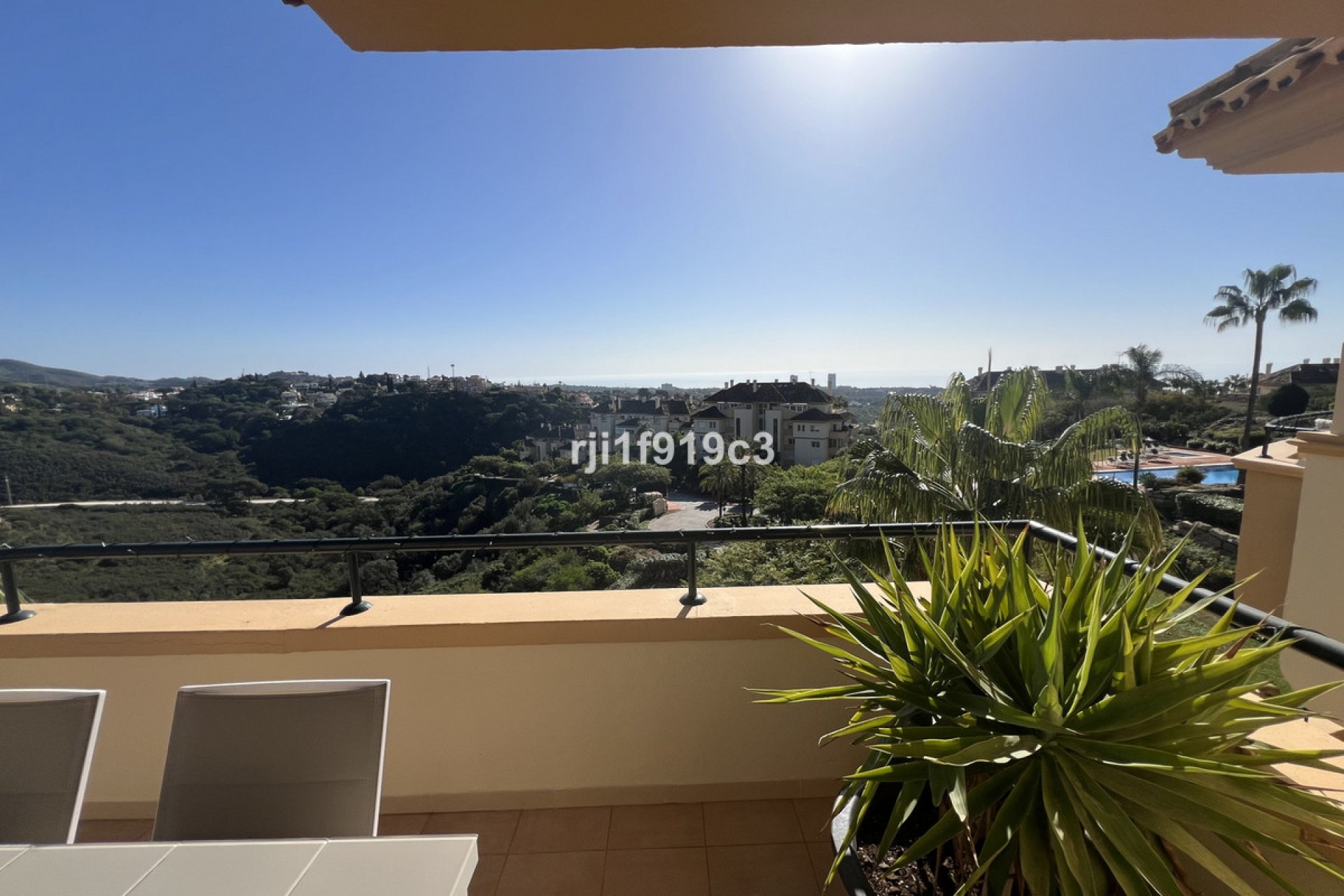 Resale - Apartment - Middle Floor Apartment - Marbella - Elviria