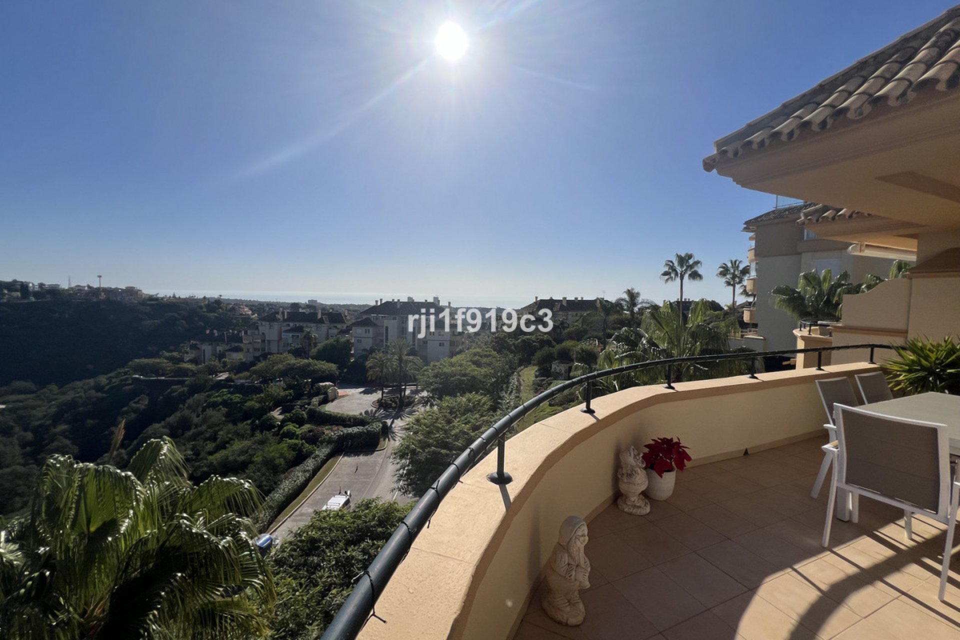 Resale - Apartment - Middle Floor Apartment - Marbella - Elviria