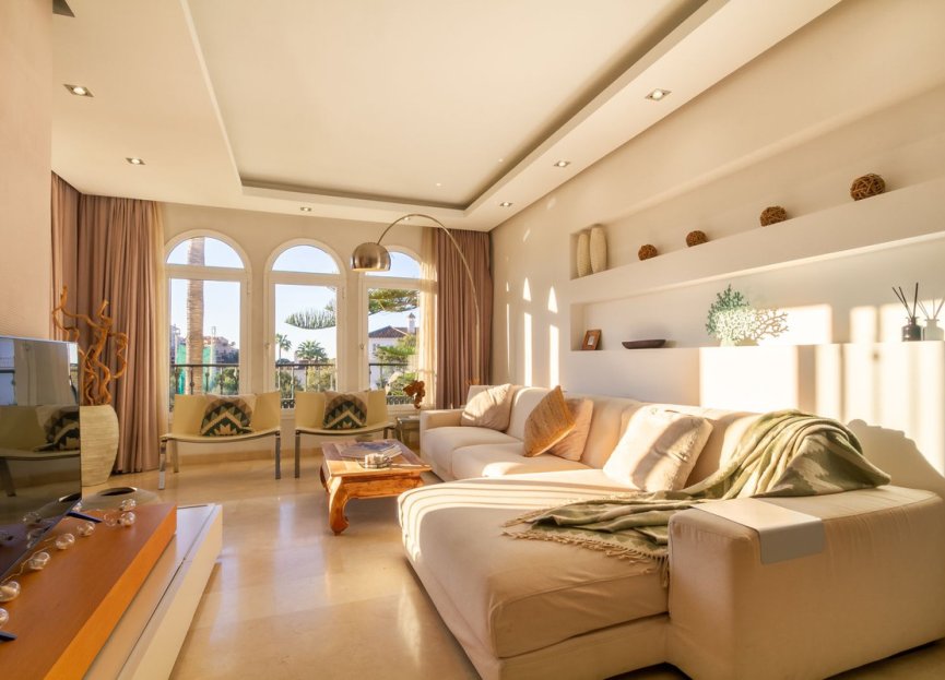 Resale - Apartment - Middle Floor Apartment - Marbella - Elviria