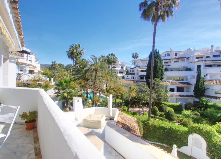 Resale - Apartment - Middle Floor Apartment - Marbella - Elviria