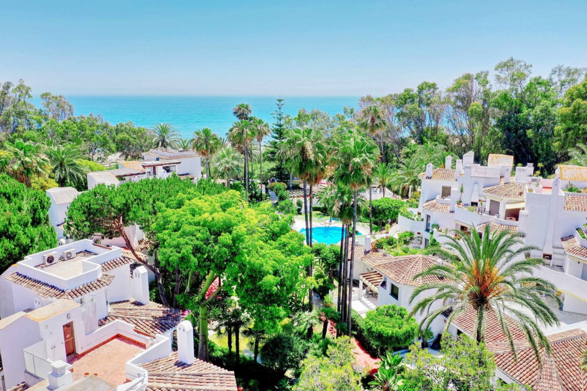 Resale - Apartment - Middle Floor Apartment - Marbella - Elviria