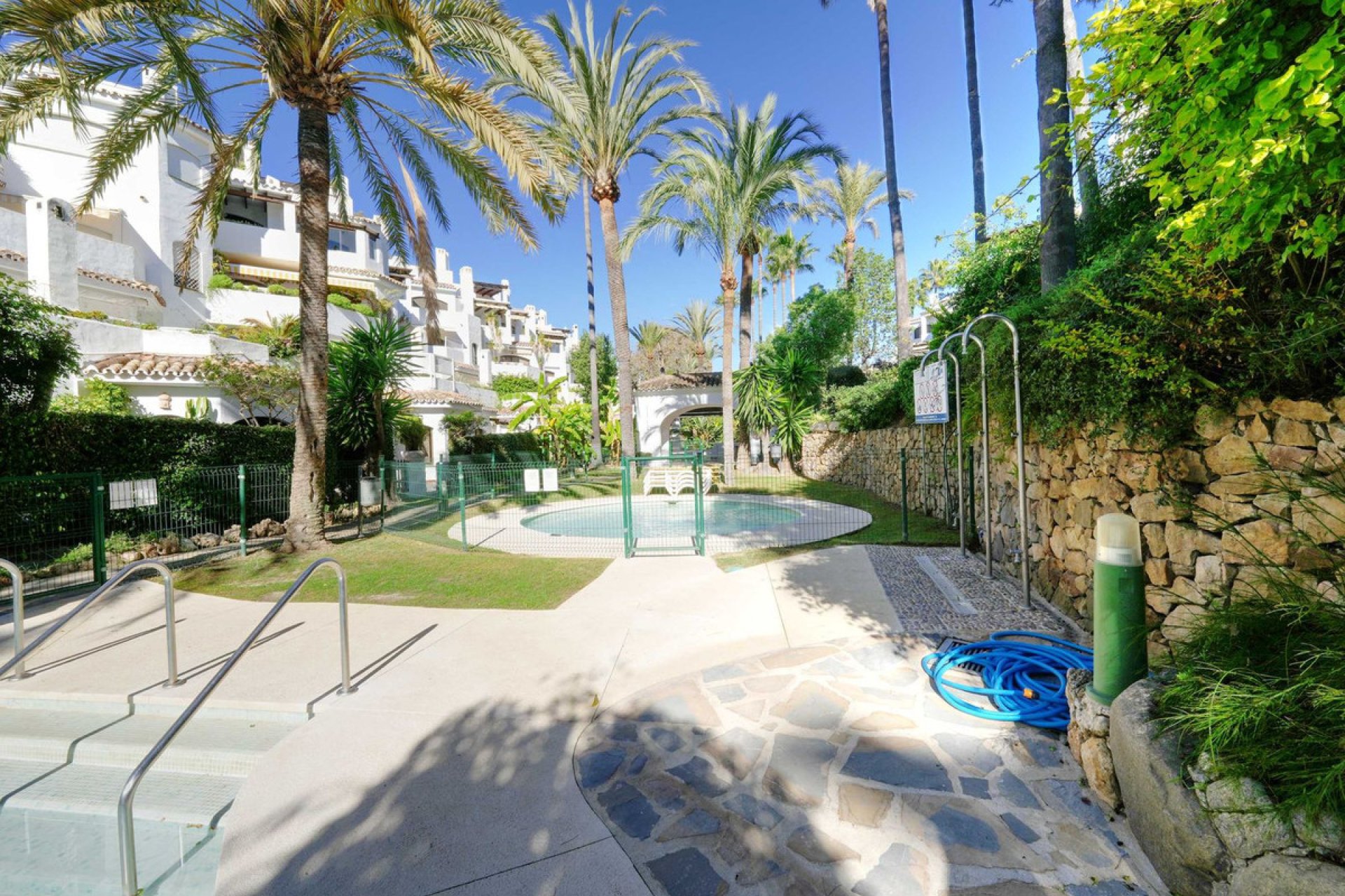 Resale - Apartment - Middle Floor Apartment - Marbella - Elviria