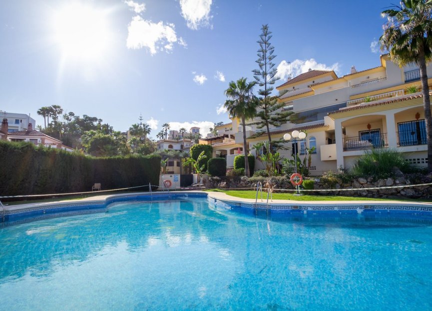 Resale - Apartment - Middle Floor Apartment - Marbella - Elviria