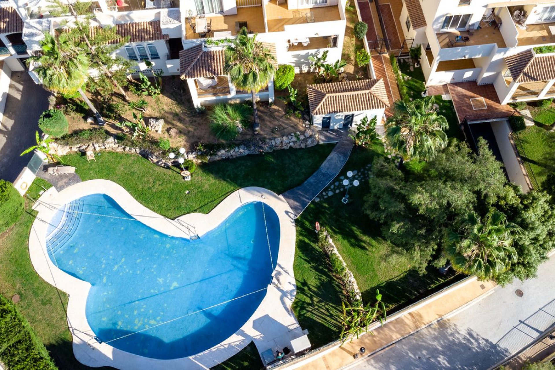 Resale - Apartment - Middle Floor Apartment - Marbella - Elviria