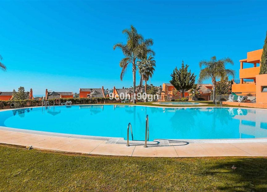 Resale - Apartment - Middle Floor Apartment - Marbella - Elviria