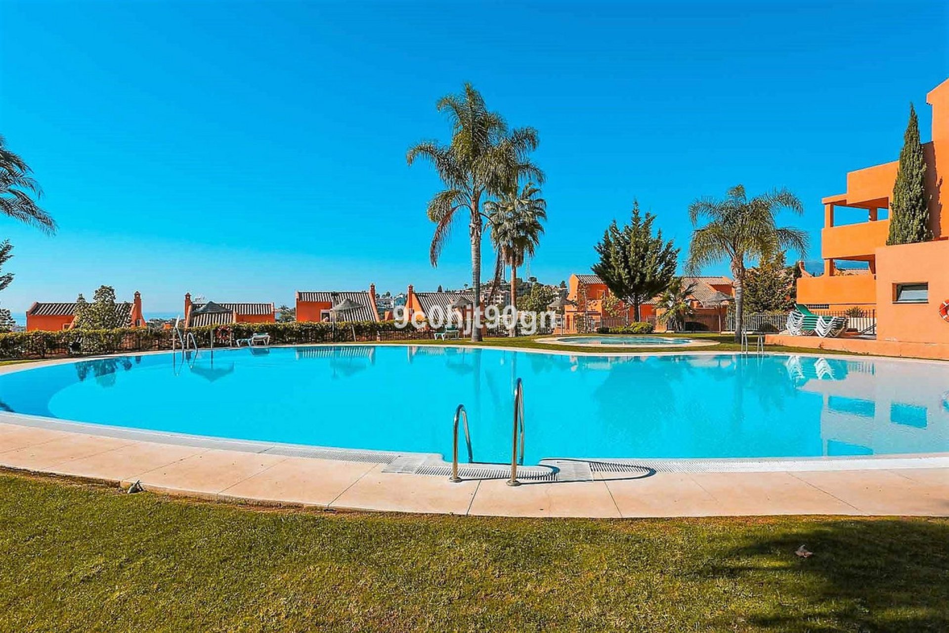 Resale - Apartment - Middle Floor Apartment - Marbella - Elviria