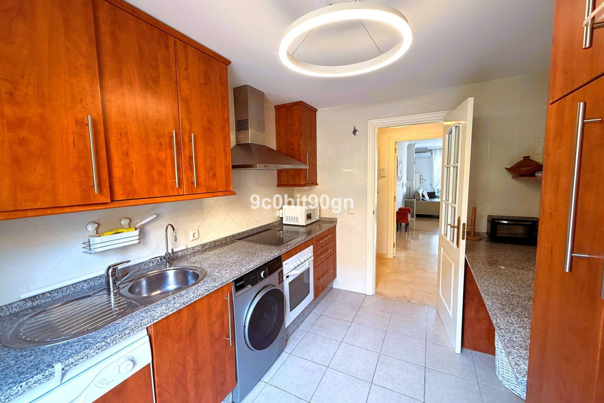 Resale - Apartment - Middle Floor Apartment - Marbella - Elviria