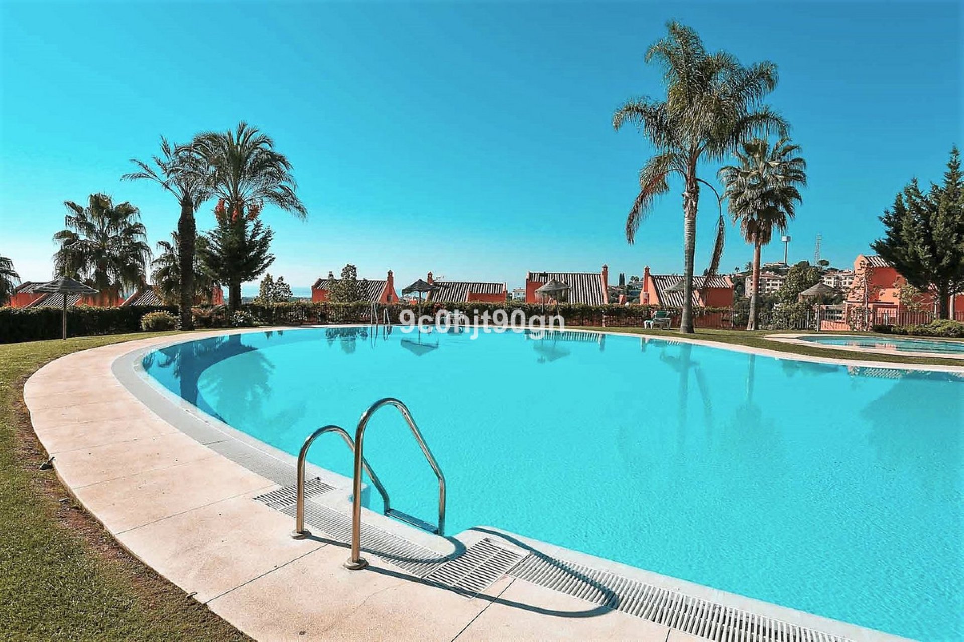 Resale - Apartment - Middle Floor Apartment - Marbella - Elviria