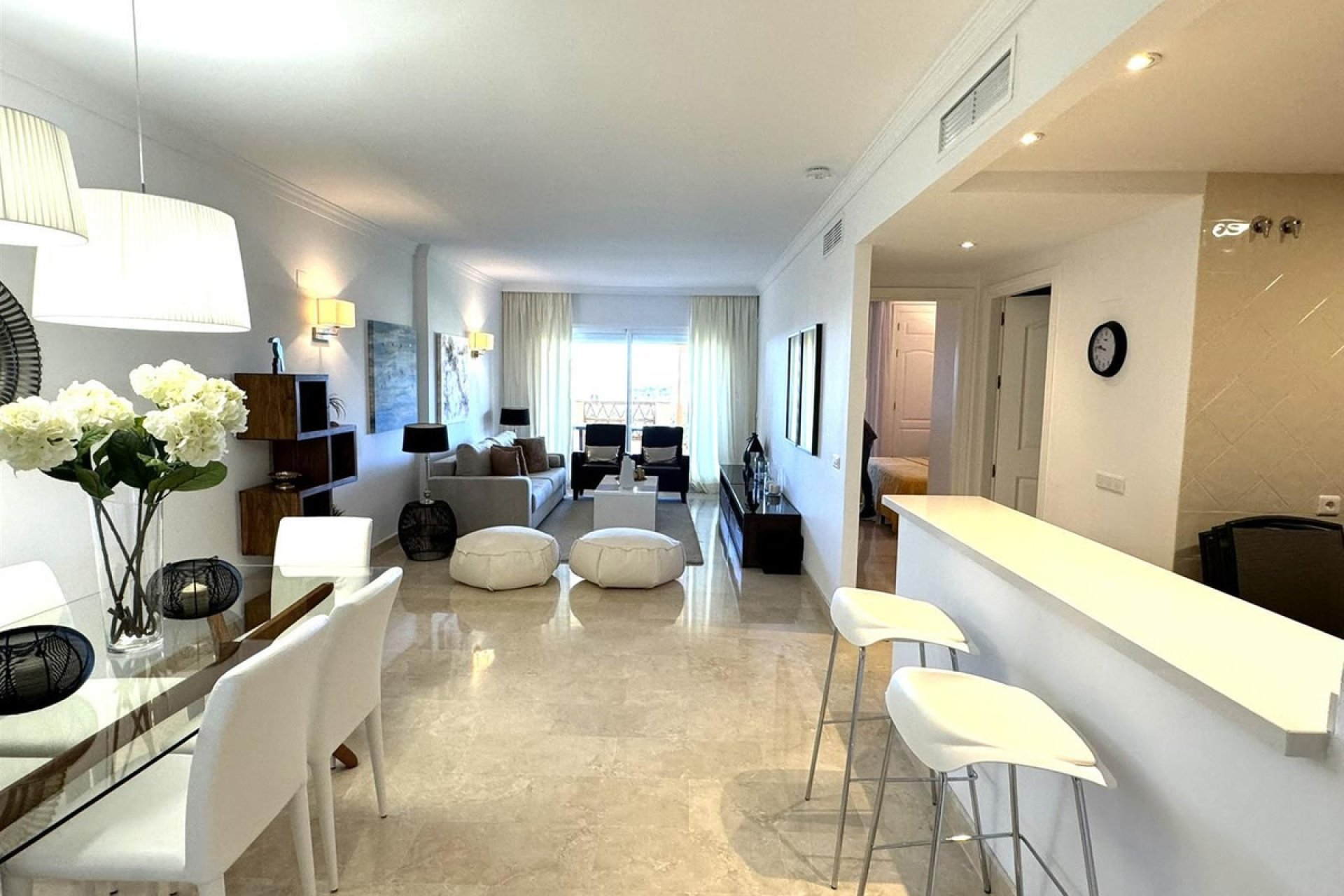 Resale - Apartment - Middle Floor Apartment - Marbella - Elviria