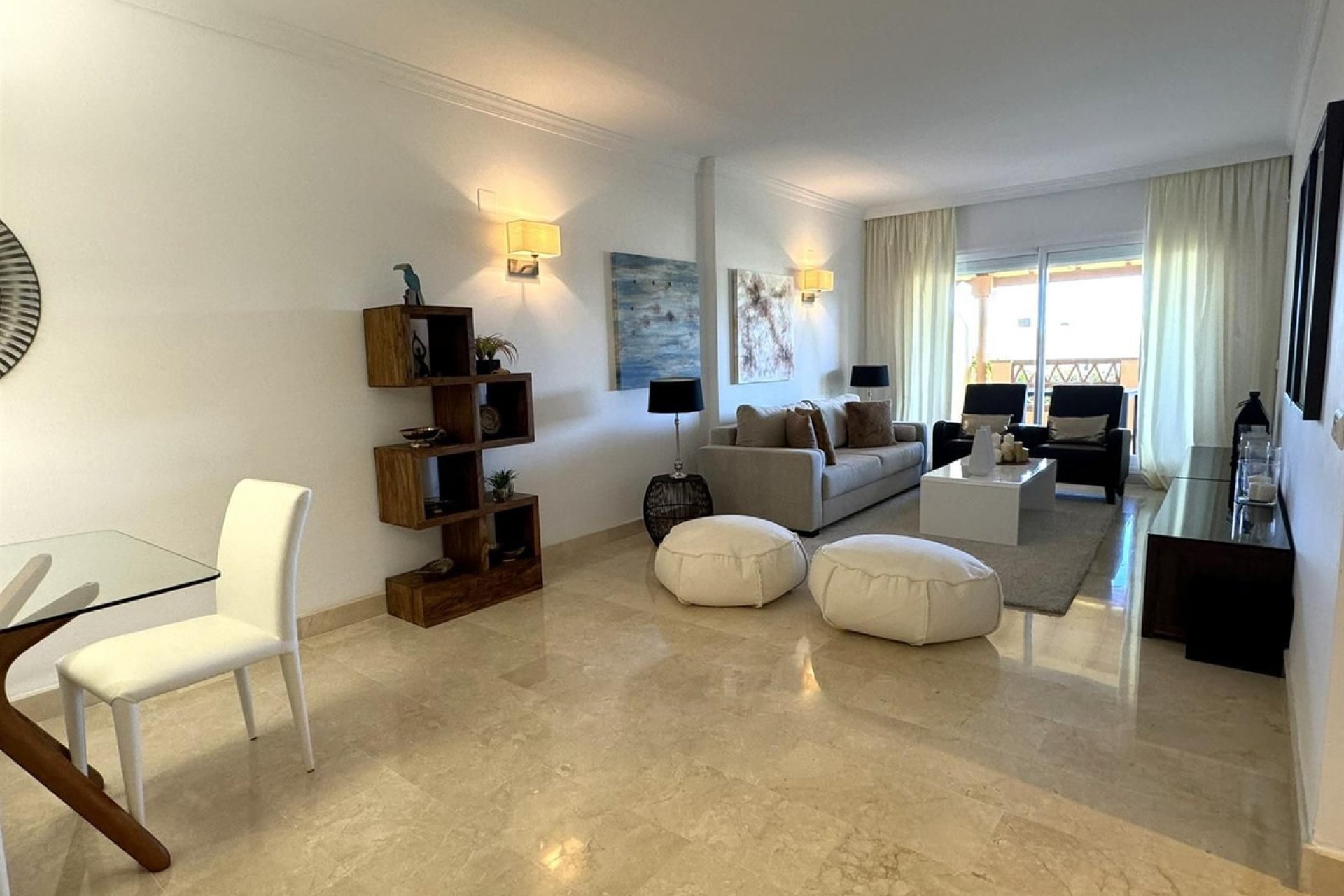 Resale - Apartment - Middle Floor Apartment - Marbella - Elviria