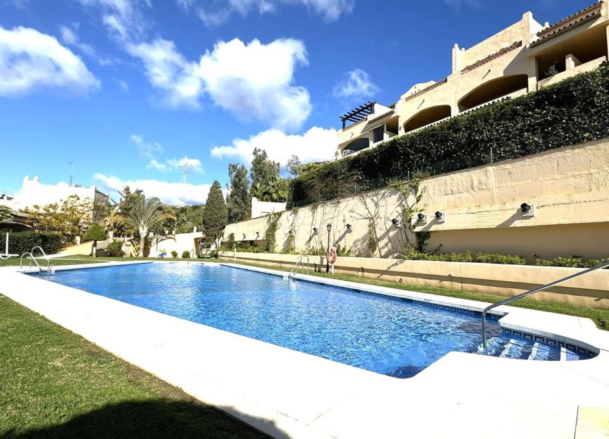 Resale - Apartment - Middle Floor Apartment - Marbella - Elviria