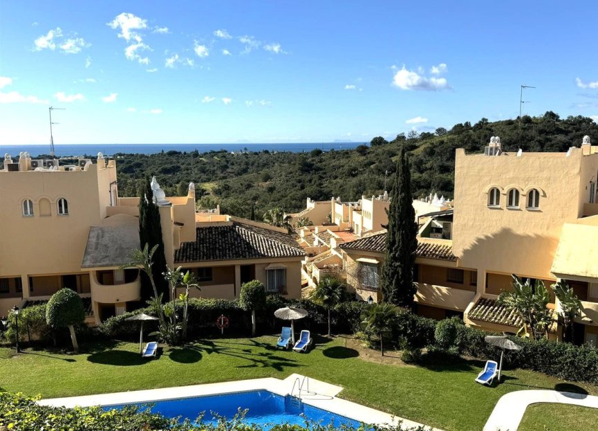 Resale - Apartment - Middle Floor Apartment - Marbella - Elviria