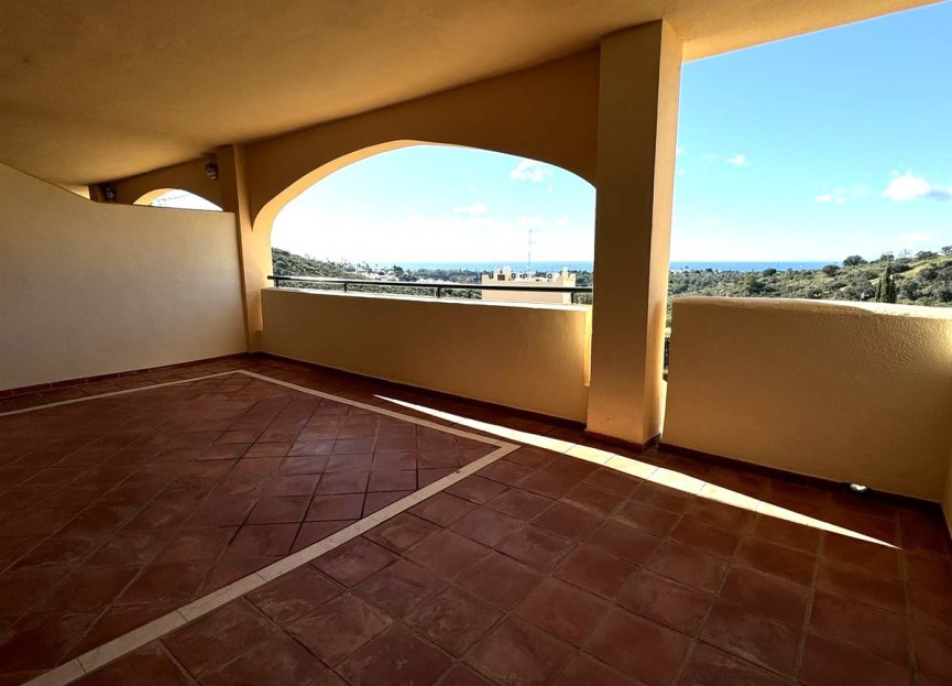 Resale - Apartment - Middle Floor Apartment - Marbella - Elviria