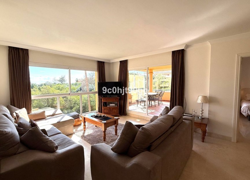 Resale - Apartment - Middle Floor Apartment - Marbella - Elviria