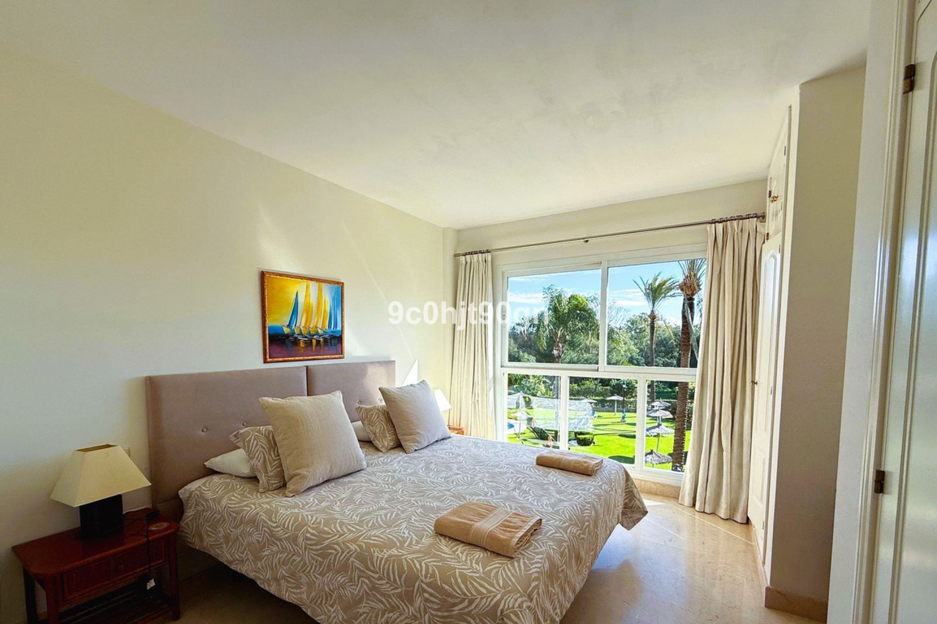 Resale - Apartment - Middle Floor Apartment - Marbella - Elviria