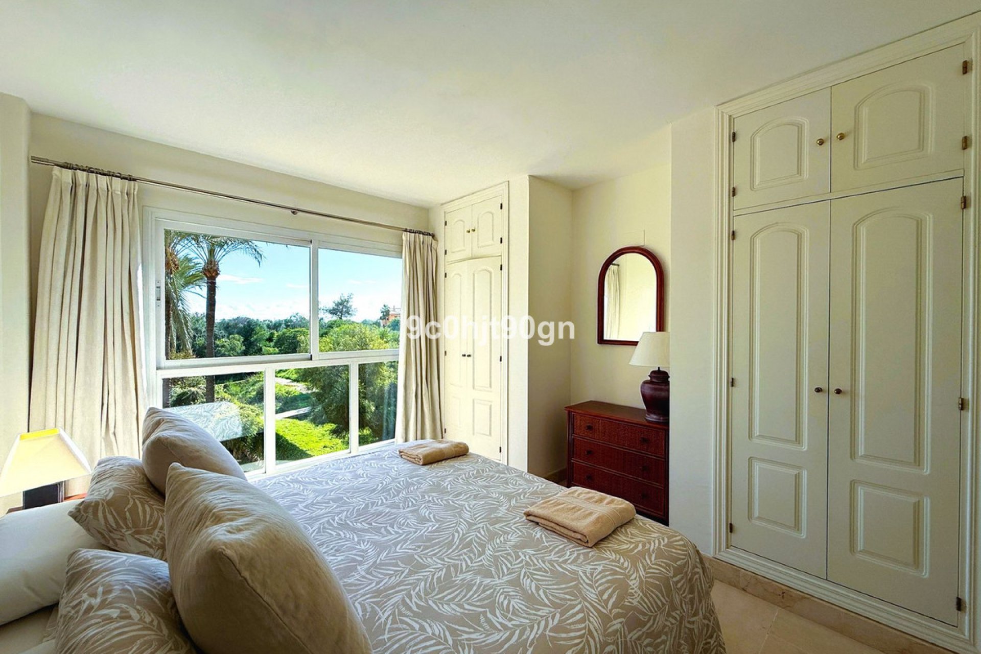 Resale - Apartment - Middle Floor Apartment - Marbella - Elviria