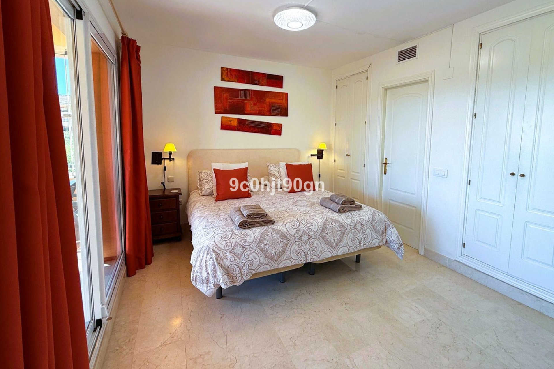 Resale - Apartment - Middle Floor Apartment - Marbella - Elviria