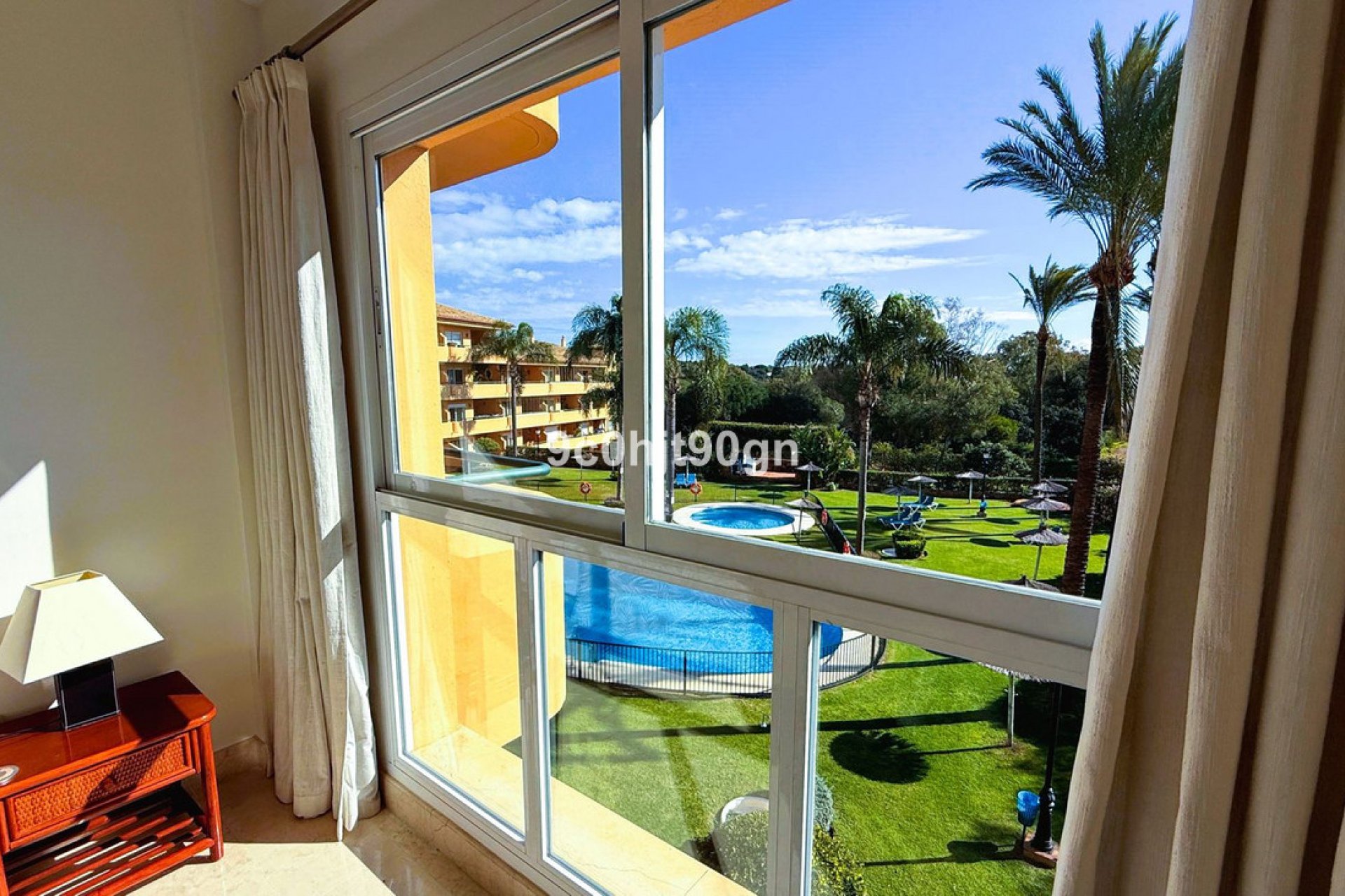 Resale - Apartment - Middle Floor Apartment - Marbella - Elviria