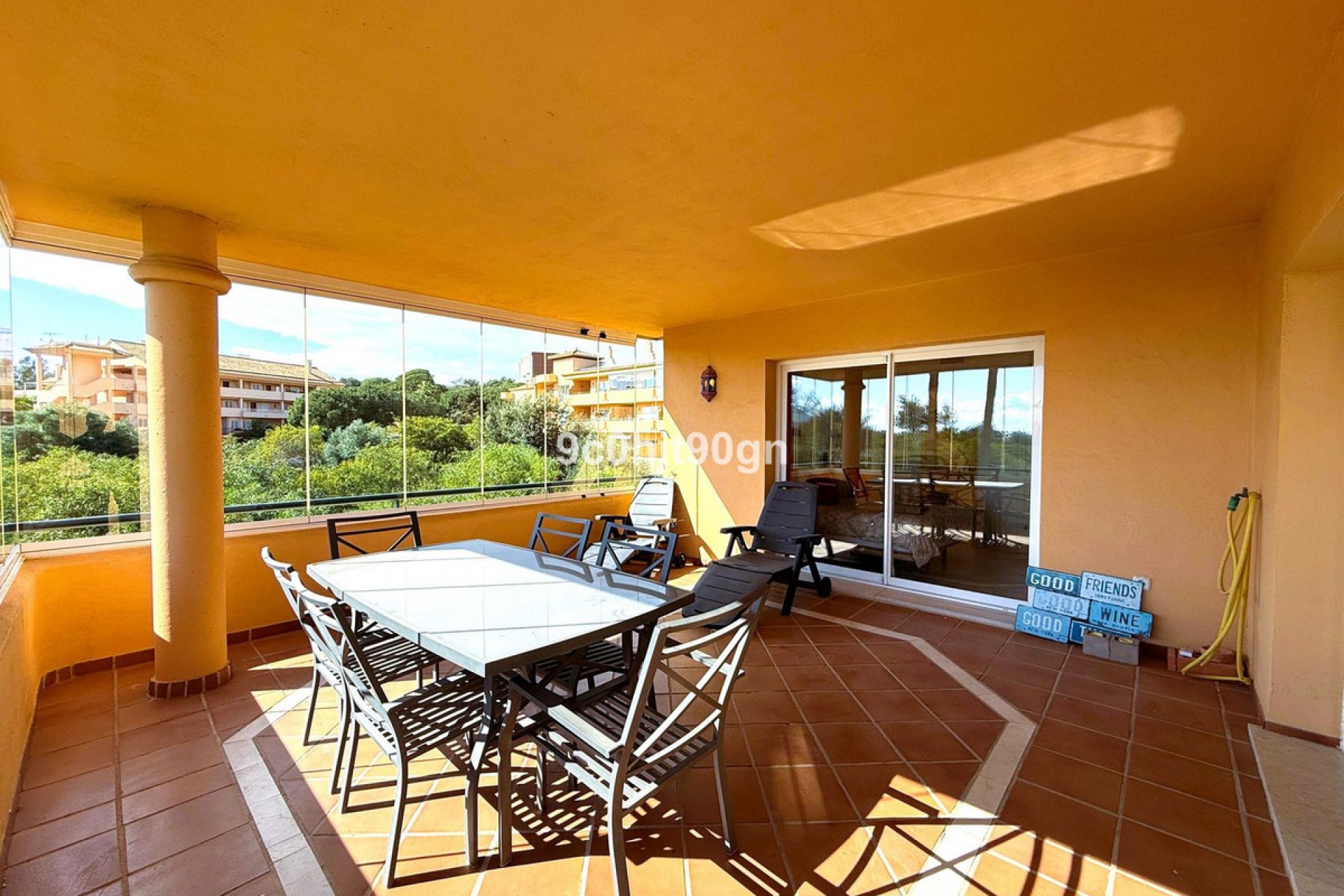 Resale - Apartment - Middle Floor Apartment - Marbella - Elviria