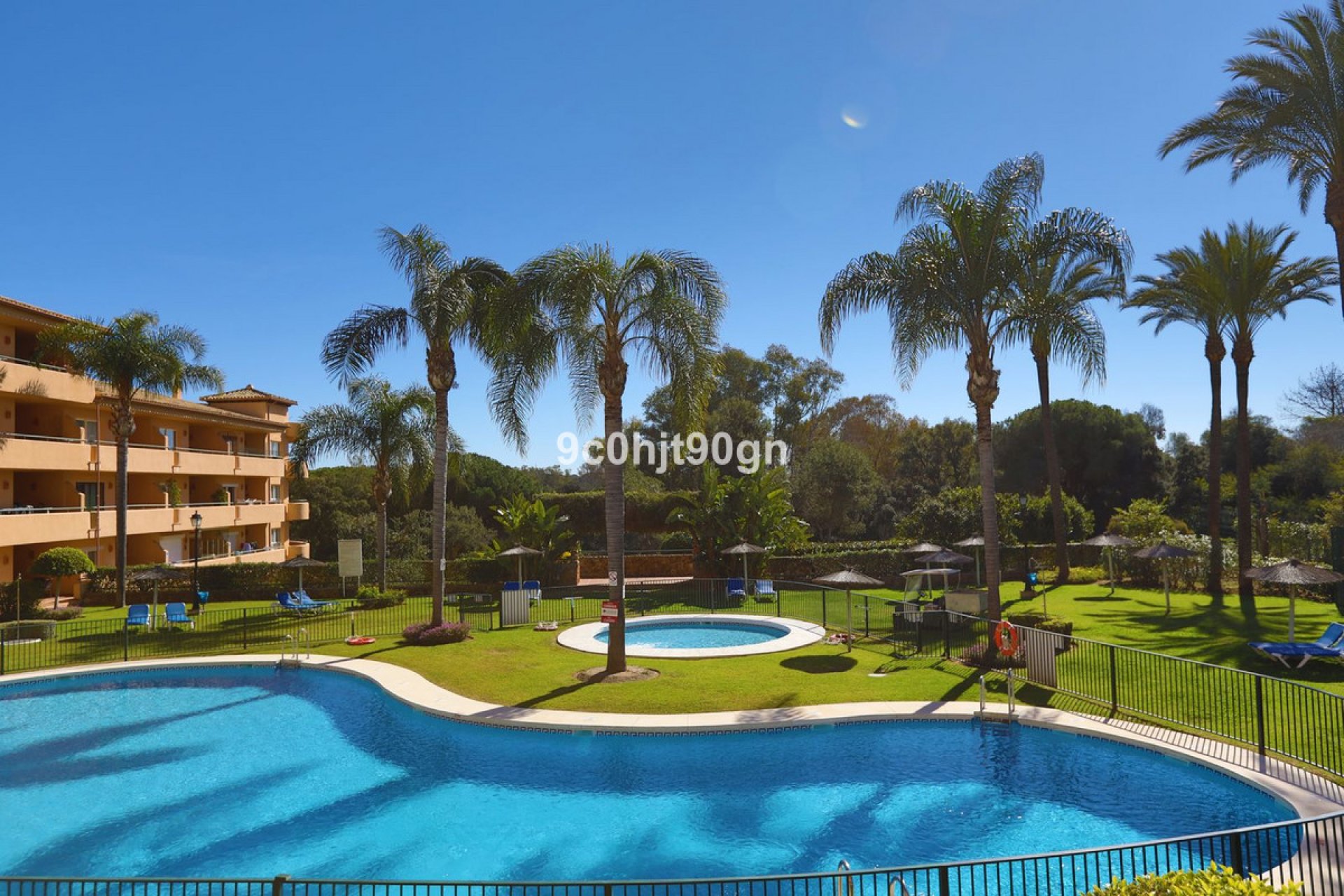 Resale - Apartment - Middle Floor Apartment - Marbella - Elviria