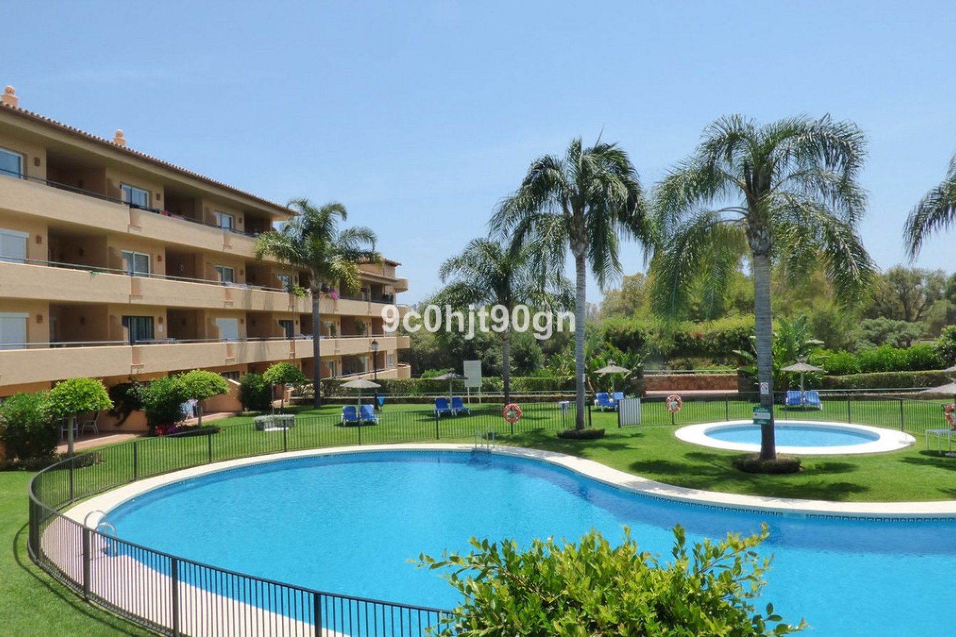 Resale - Apartment - Middle Floor Apartment - Marbella - Elviria