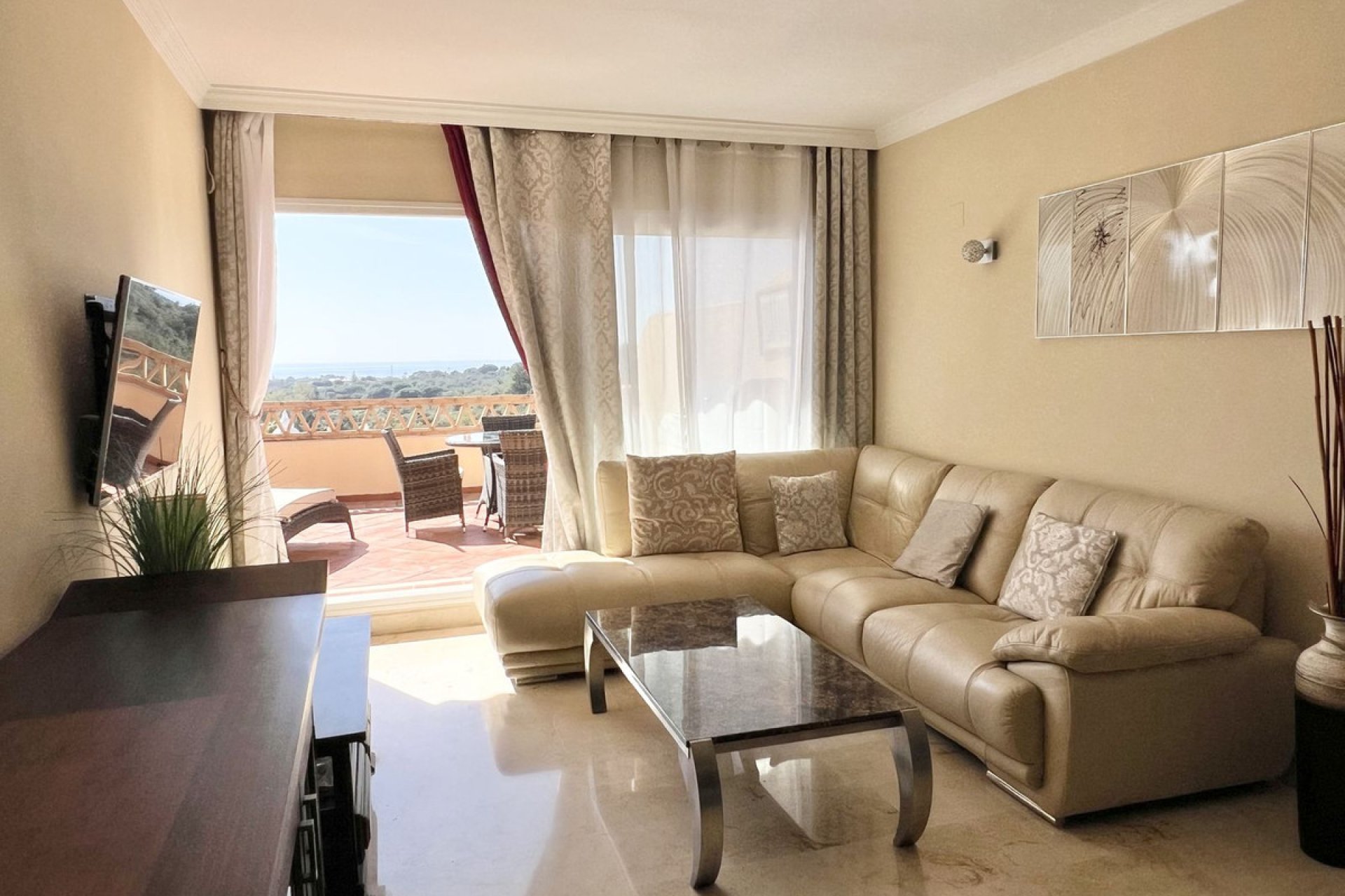 Resale - Apartment - Middle Floor Apartment - Marbella - Elviria