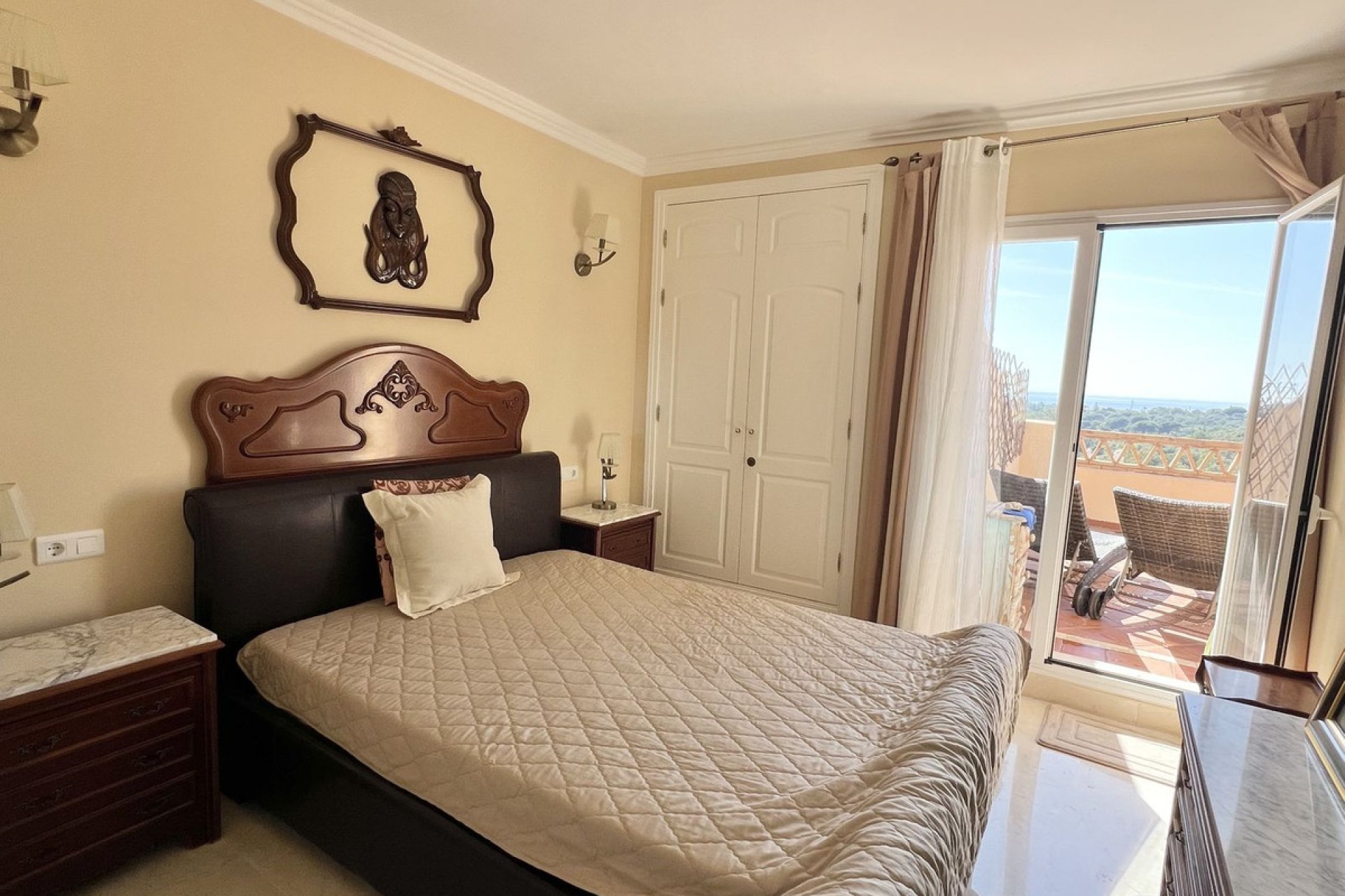 Resale - Apartment - Middle Floor Apartment - Marbella - Elviria