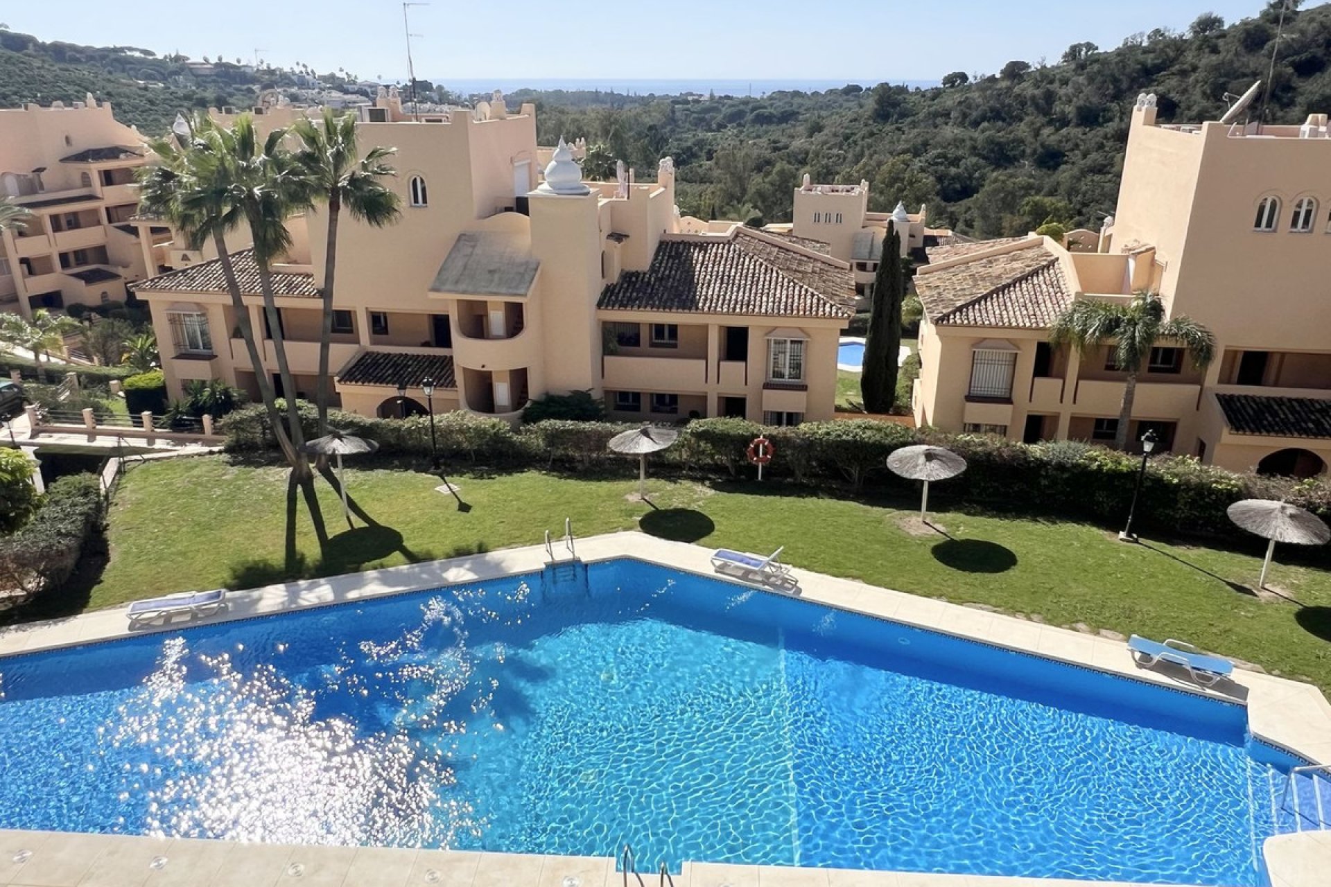 Resale - Apartment - Middle Floor Apartment - Marbella - Elviria