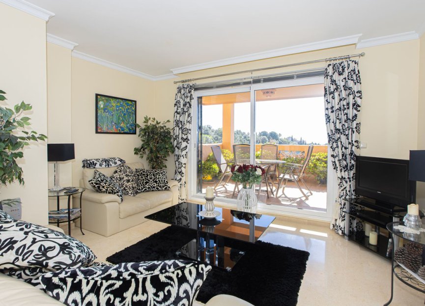 Resale - Apartment - Middle Floor Apartment - Marbella - Elviria