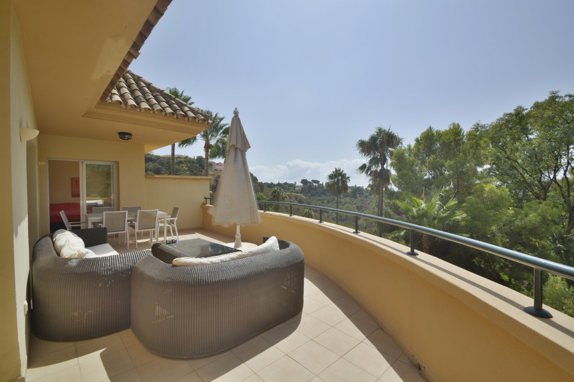 Resale - Apartment - Middle Floor Apartment - Marbella - Elviria