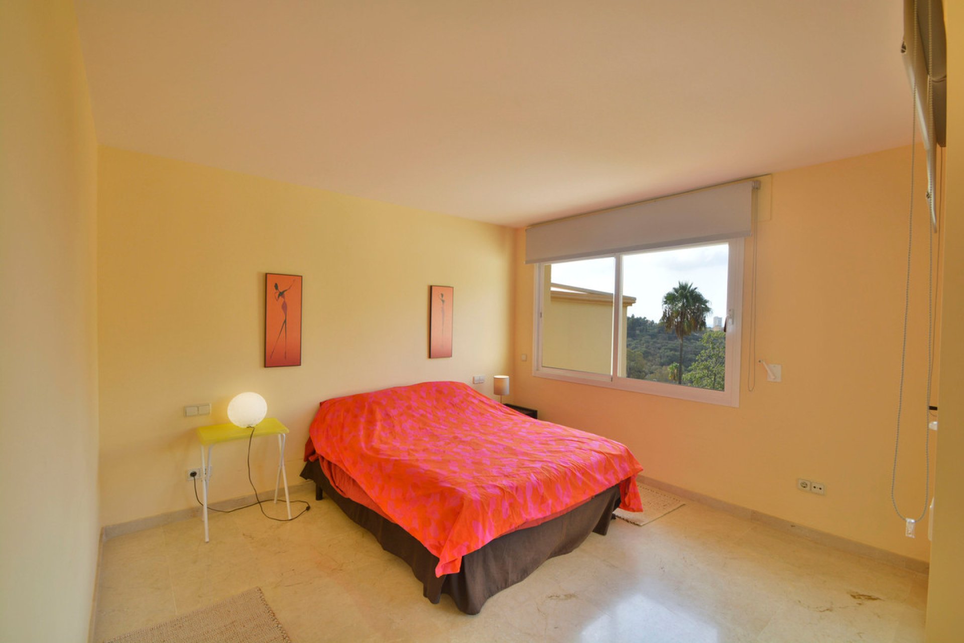 Resale - Apartment - Middle Floor Apartment - Marbella - Elviria