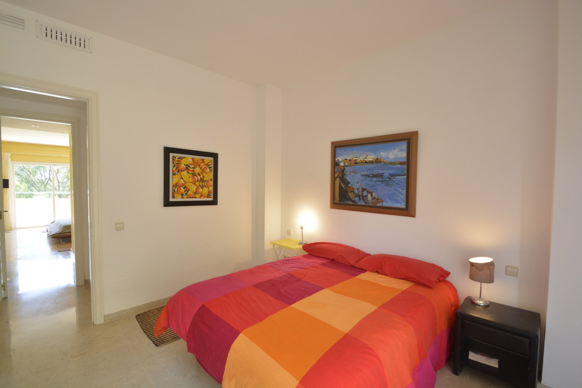 Resale - Apartment - Middle Floor Apartment - Marbella - Elviria