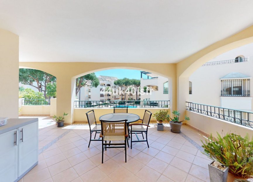 Resale - Apartment - Middle Floor Apartment - Marbella - Elviria