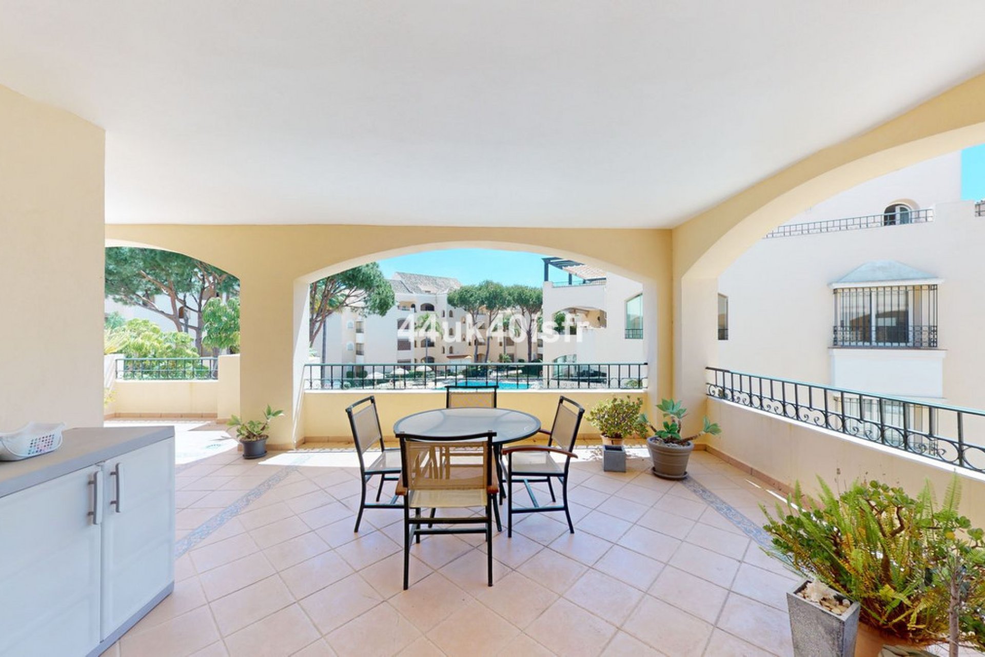 Resale - Apartment - Middle Floor Apartment - Marbella - Elviria