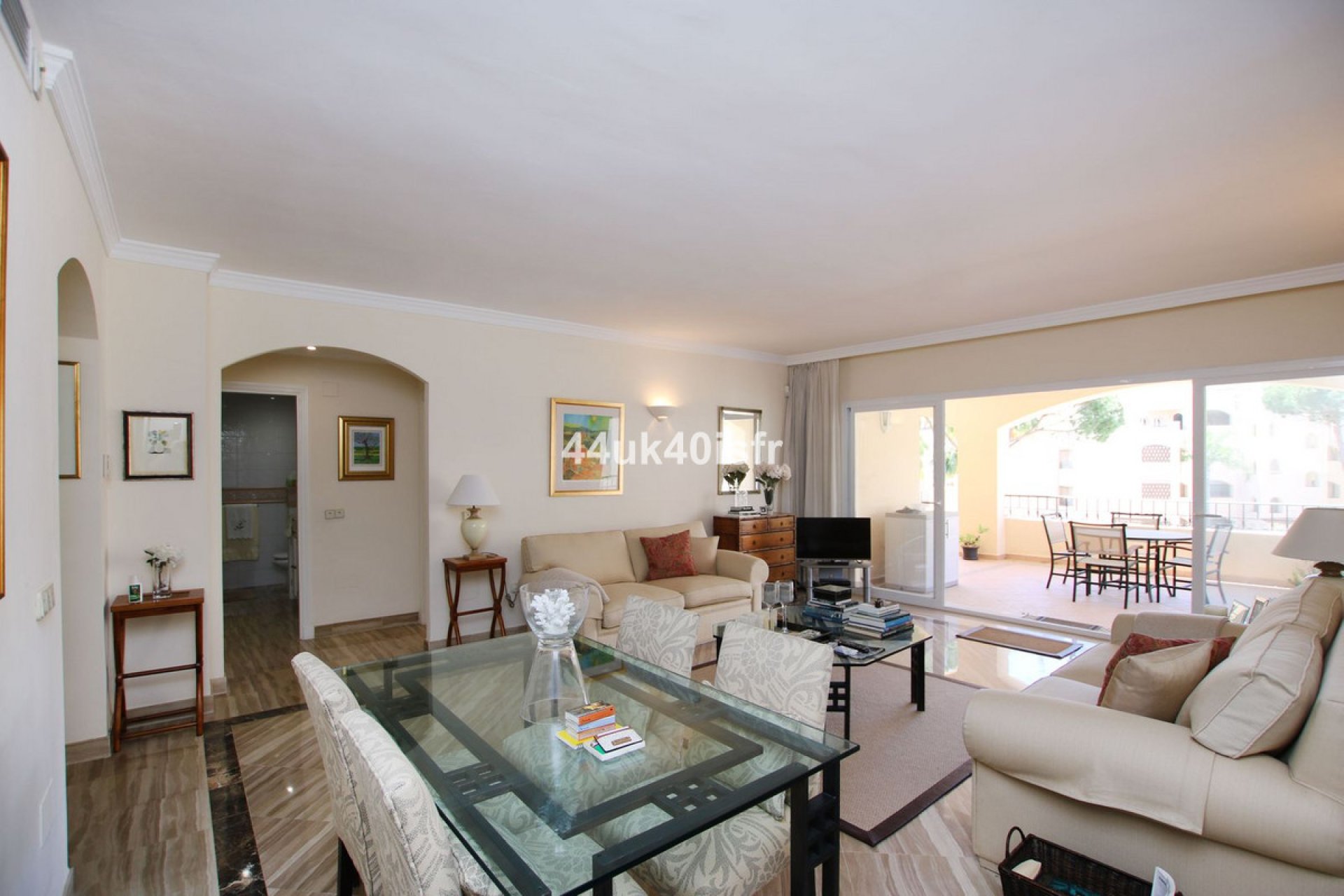 Resale - Apartment - Middle Floor Apartment - Marbella - Elviria