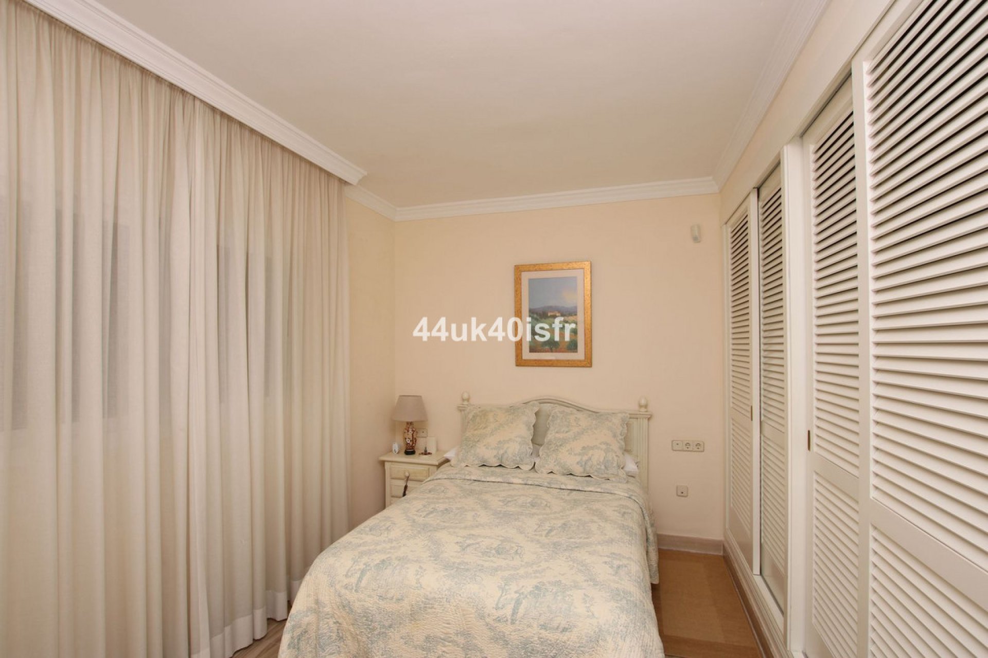 Resale - Apartment - Middle Floor Apartment - Marbella - Elviria