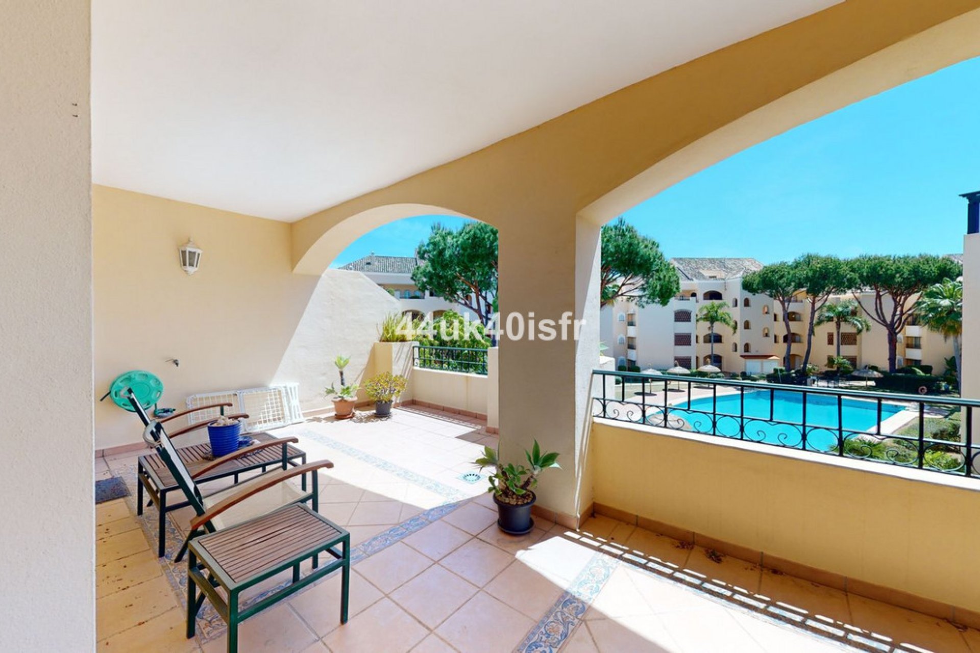 Resale - Apartment - Middle Floor Apartment - Marbella - Elviria